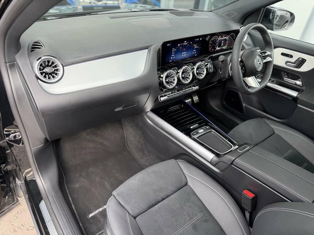 Mercedes-Benz GLA Class Gla 200 Amg Line Premium Plus Black #3