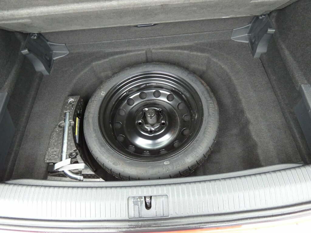 Volkswagen Golf SV Mpv Gold #14