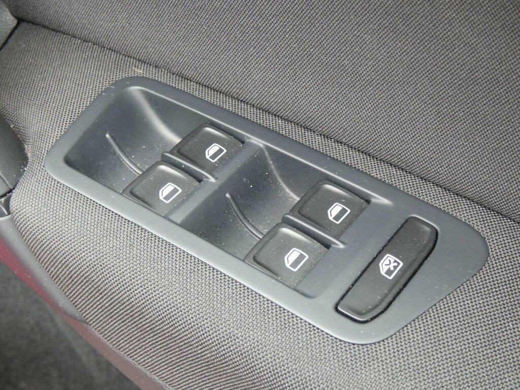 Volkswagen Golf SV Mpv Gold #18