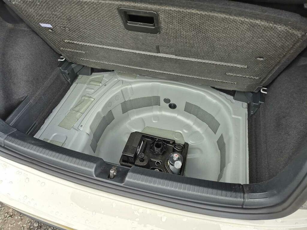 Volkswagen Polo Hatchback White #42