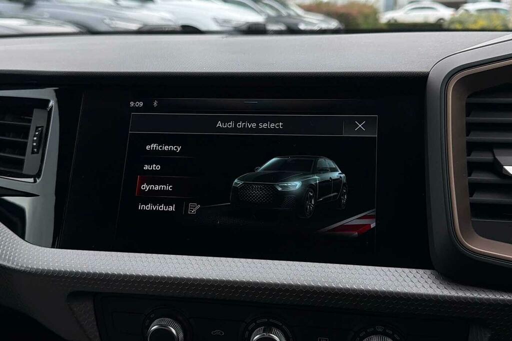Audi A1 1L Sport White #28
