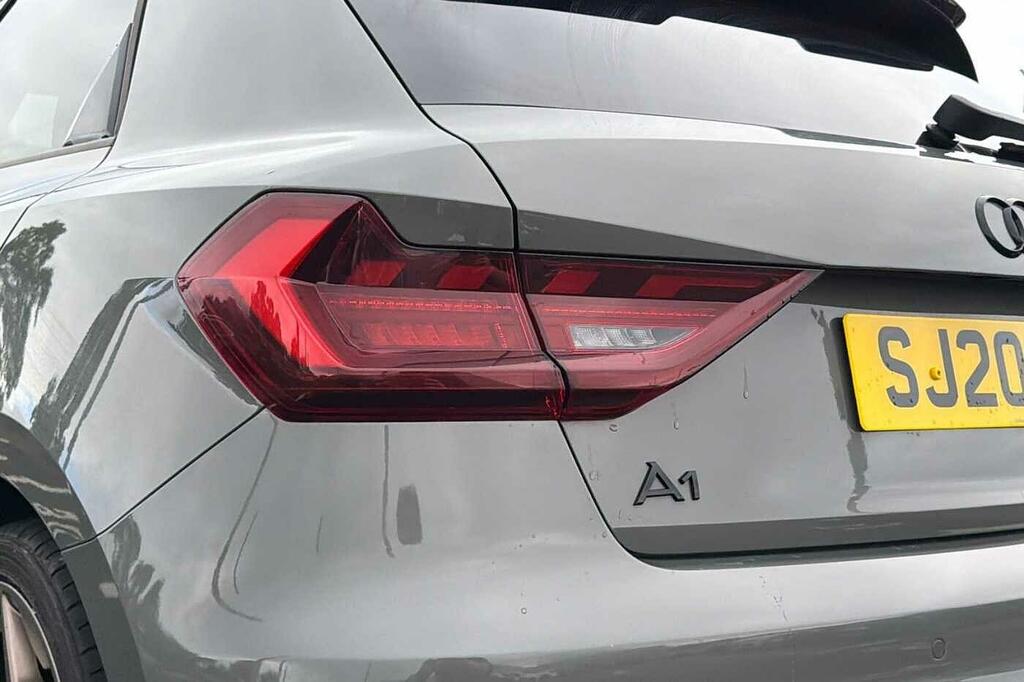 Audi A1 1L Sport White #19
