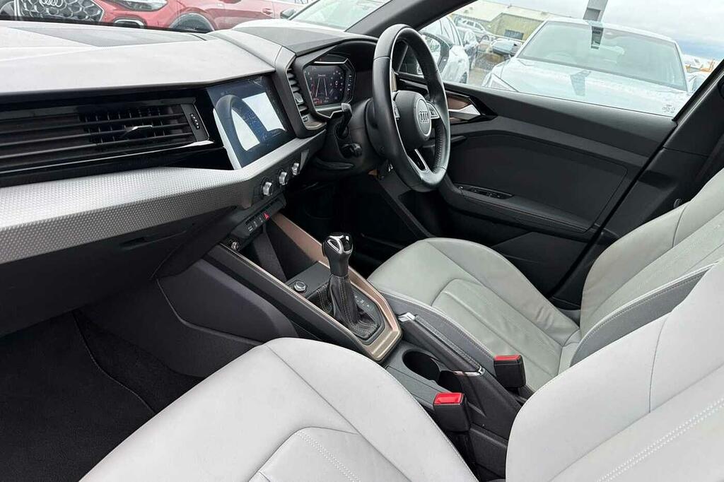 Audi A1 1L Sport White #2