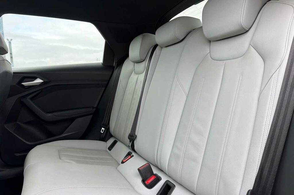 Audi A1 1L Sport White #21