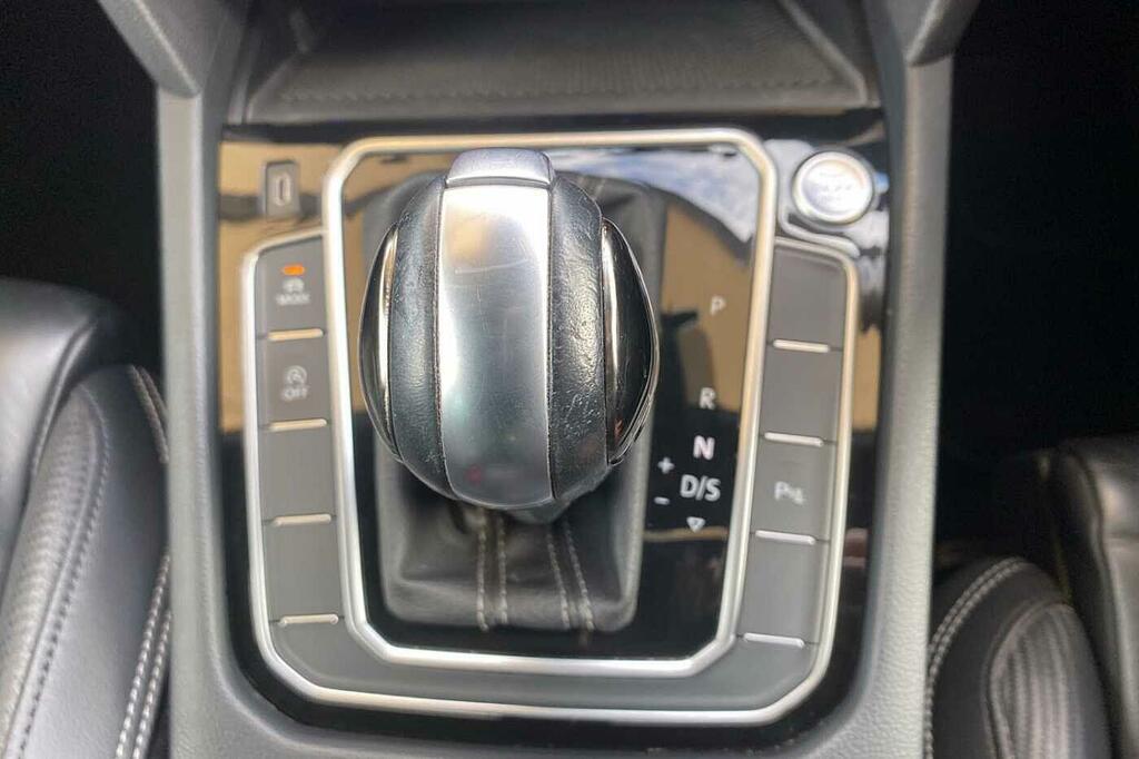 Volkswagen Passat Gte Dsg Grey #20