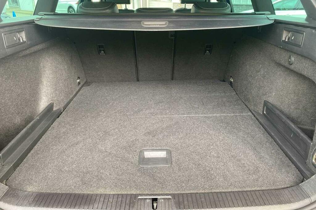 Volkswagen Passat Gte Dsg Grey #11