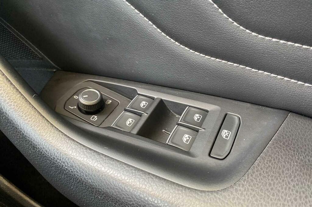 Volkswagen Passat Gte Dsg Grey #26