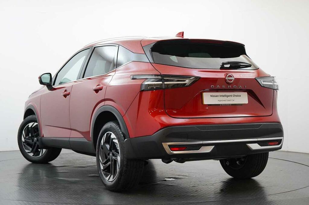 Nissan Qashqai 1.3 Dig-t Mh 158 N-connecta With Glass Roof Red #3
