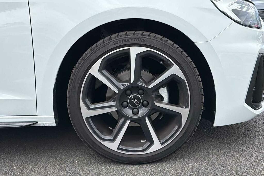 Audi A1 Black Edition 30 Tfsi 116 Ps 6-Speed SL75NRK White #5