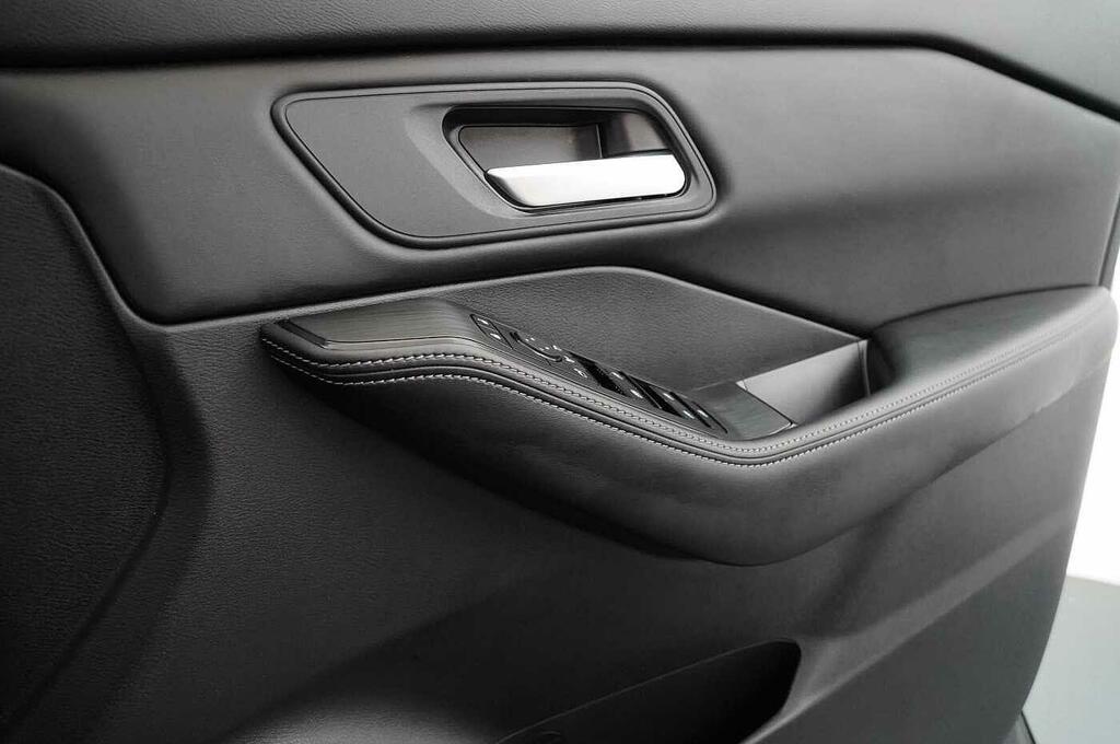 Nissan X-Trail Tekna Black #41