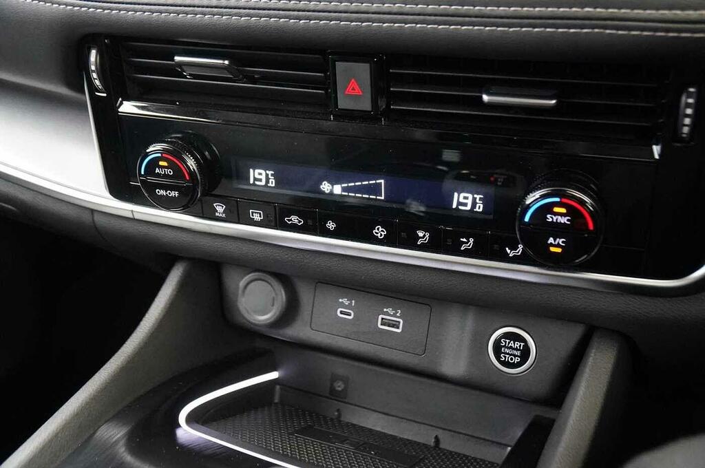 Nissan X-Trail Tekna Black #29