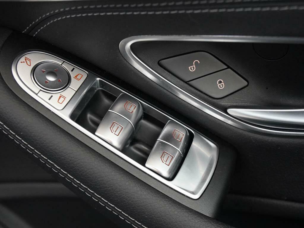 Mercedes-Benz C Class Saloon White #38