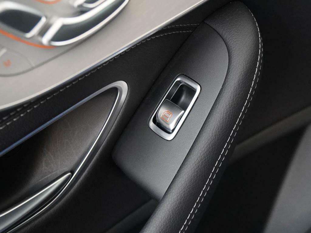 Mercedes-Benz C Class Saloon White #24