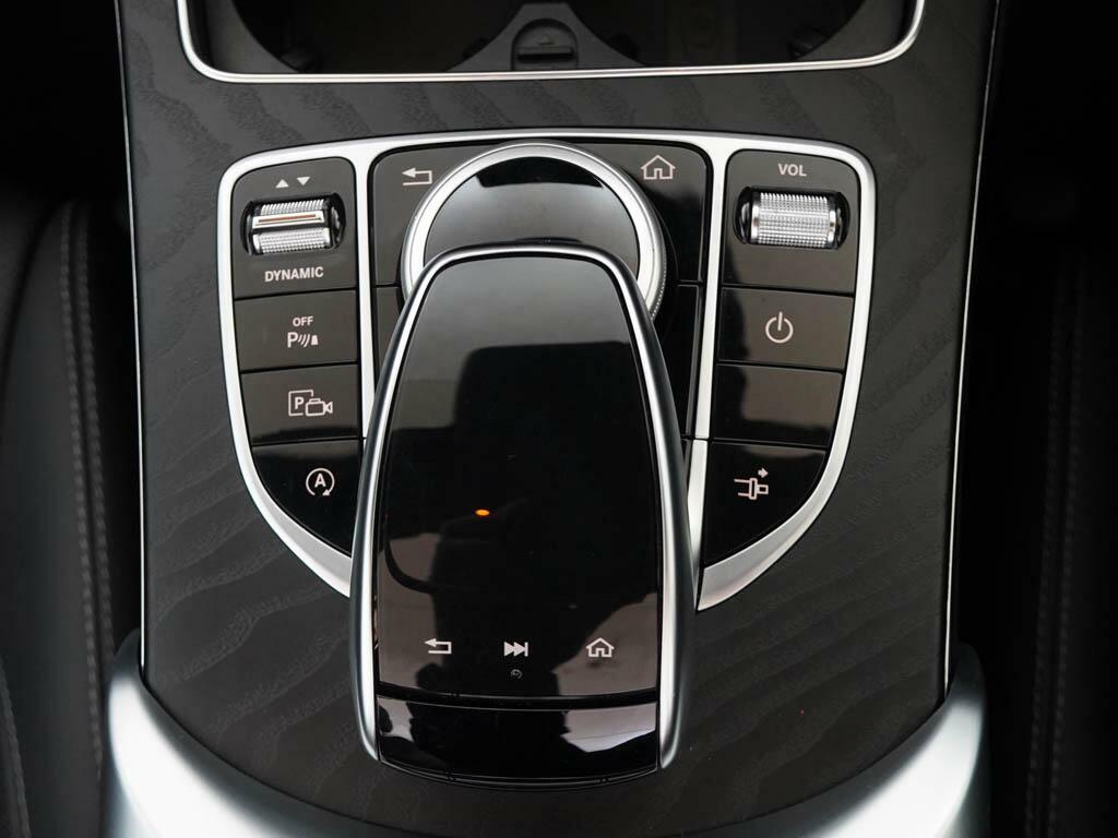 Mercedes-Benz C Class Saloon White #19