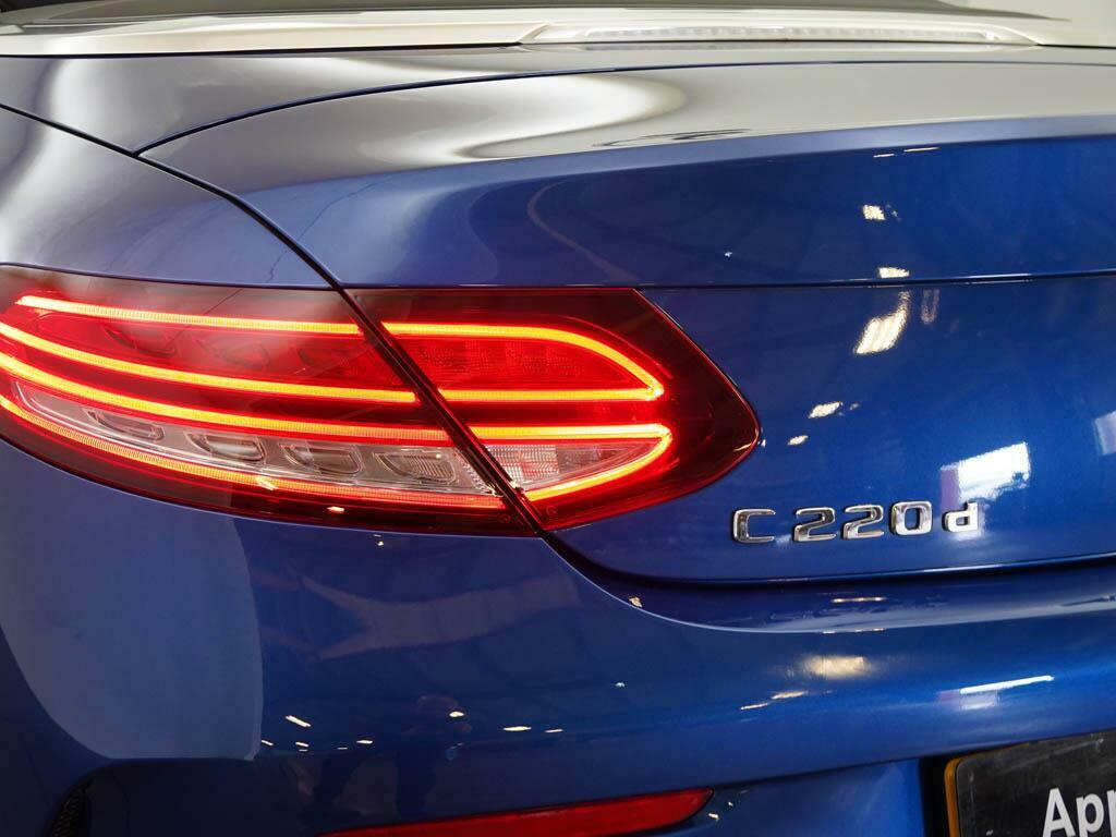 Mercedes-Benz C Class Saloon White #35