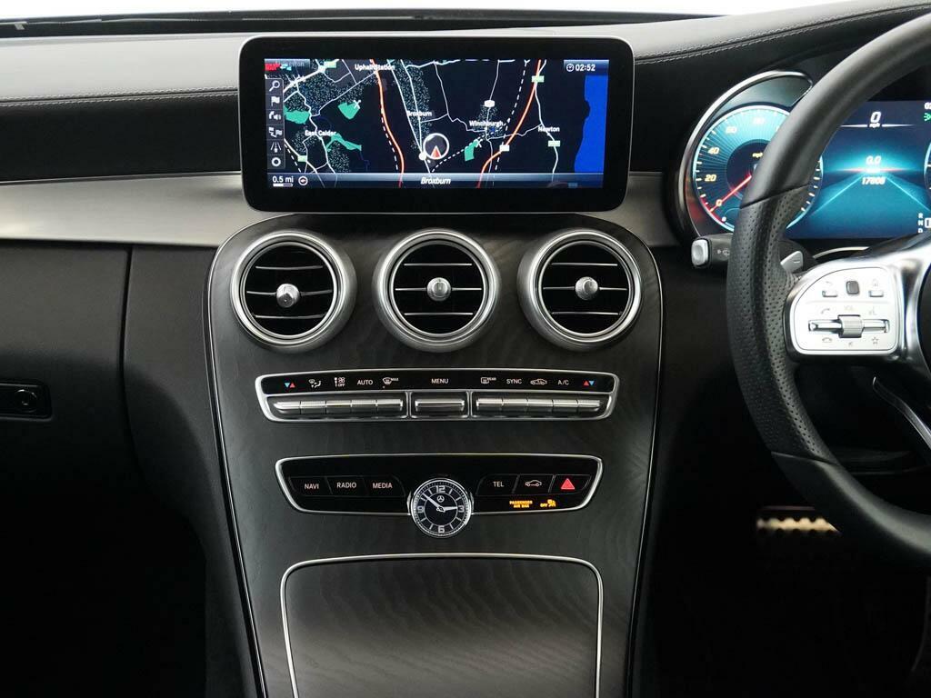Mercedes-Benz C Class Saloon White #37