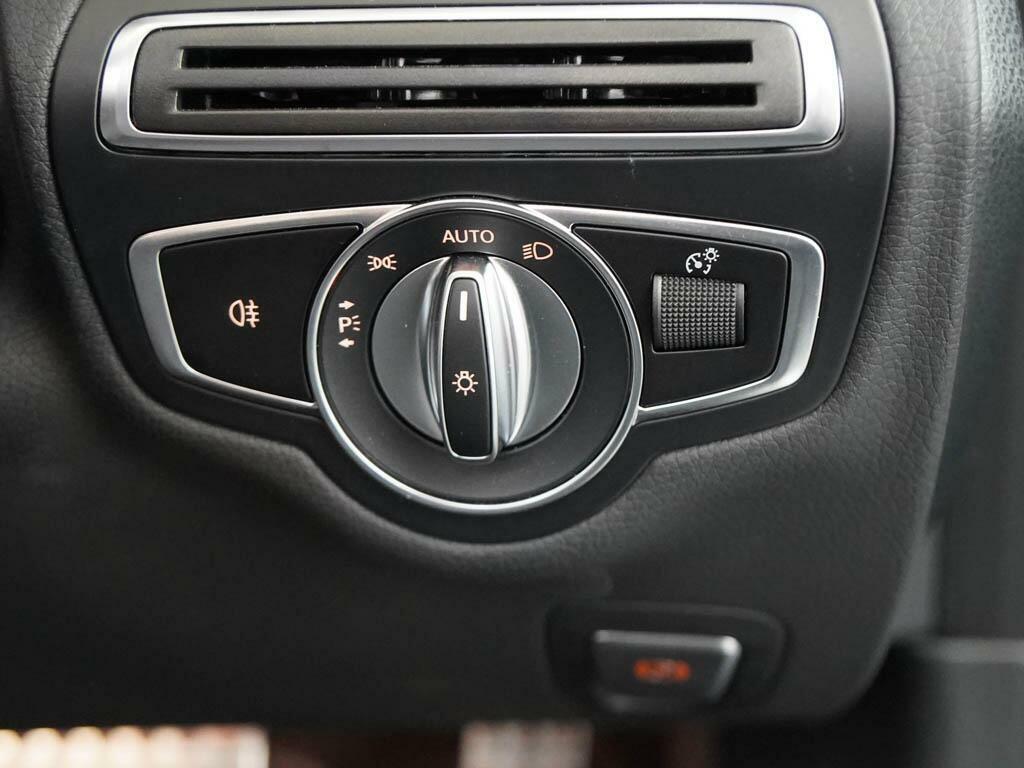 Mercedes-Benz C Class Saloon White #18