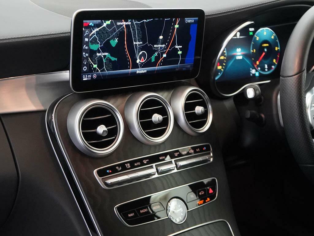 Mercedes-Benz C Class Saloon White #41