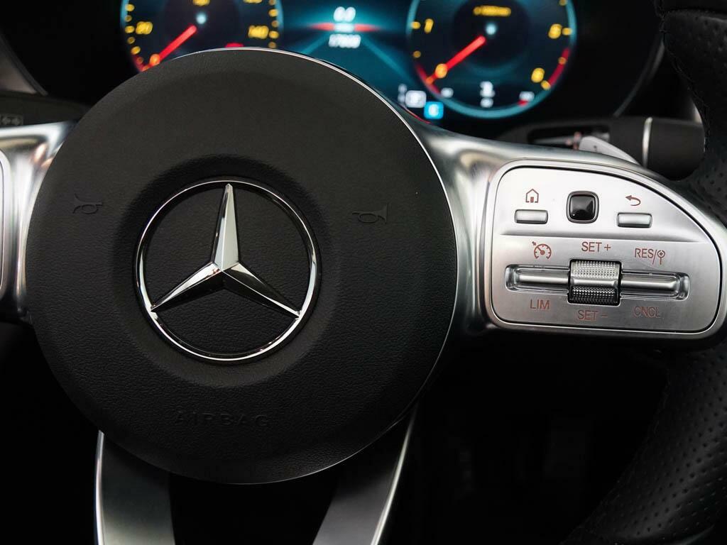 Mercedes-Benz C Class Saloon White #32