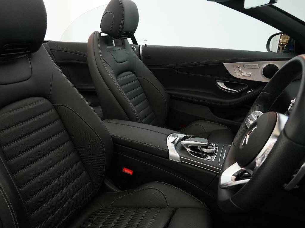 Mercedes-Benz C Class Saloon White #15