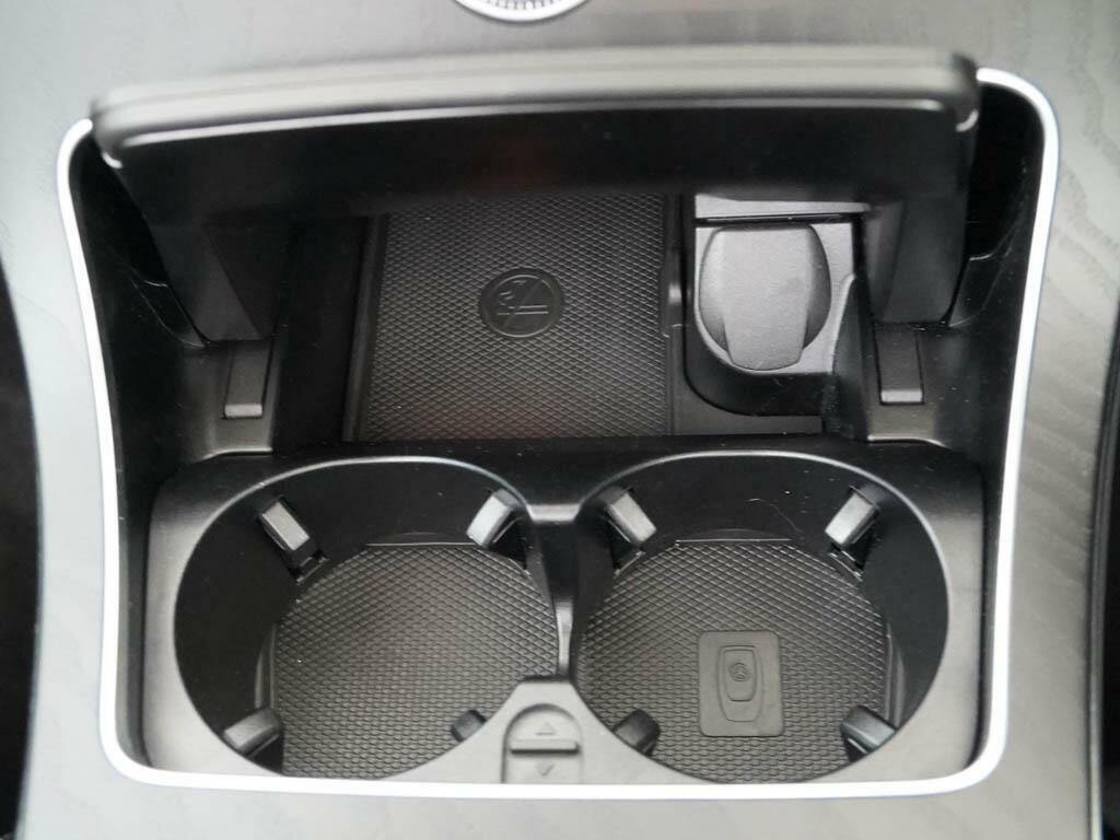 Mercedes-Benz C Class Saloon White #40