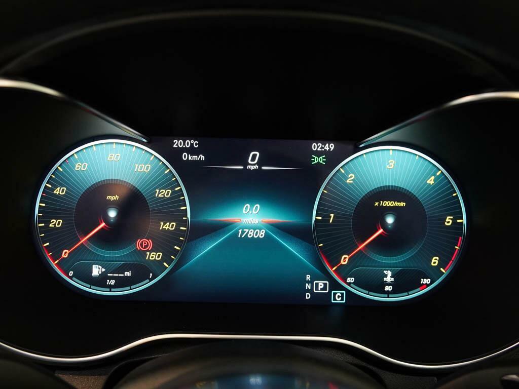 Mercedes-Benz C Class Saloon White #29