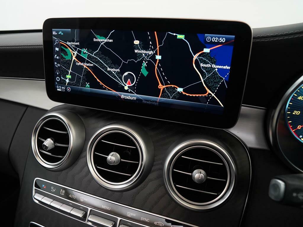 Mercedes-Benz C Class Saloon White #27