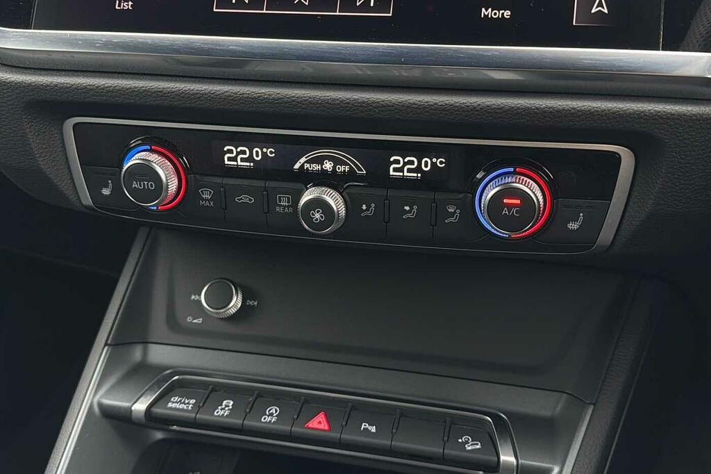 Audi Q3 45 Tfsi E Black Edition S Tronic Black #30