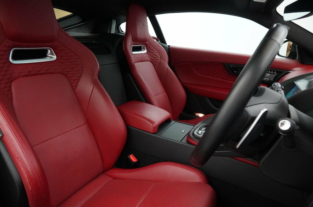 Jaguar F-Type 2.0 P300 R-dynamic Black #13