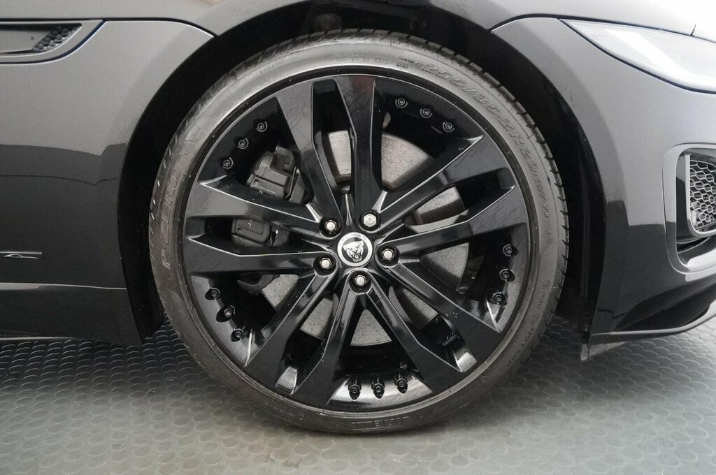 Jaguar F-Type 2.0 P300 R-dynamic Black #19