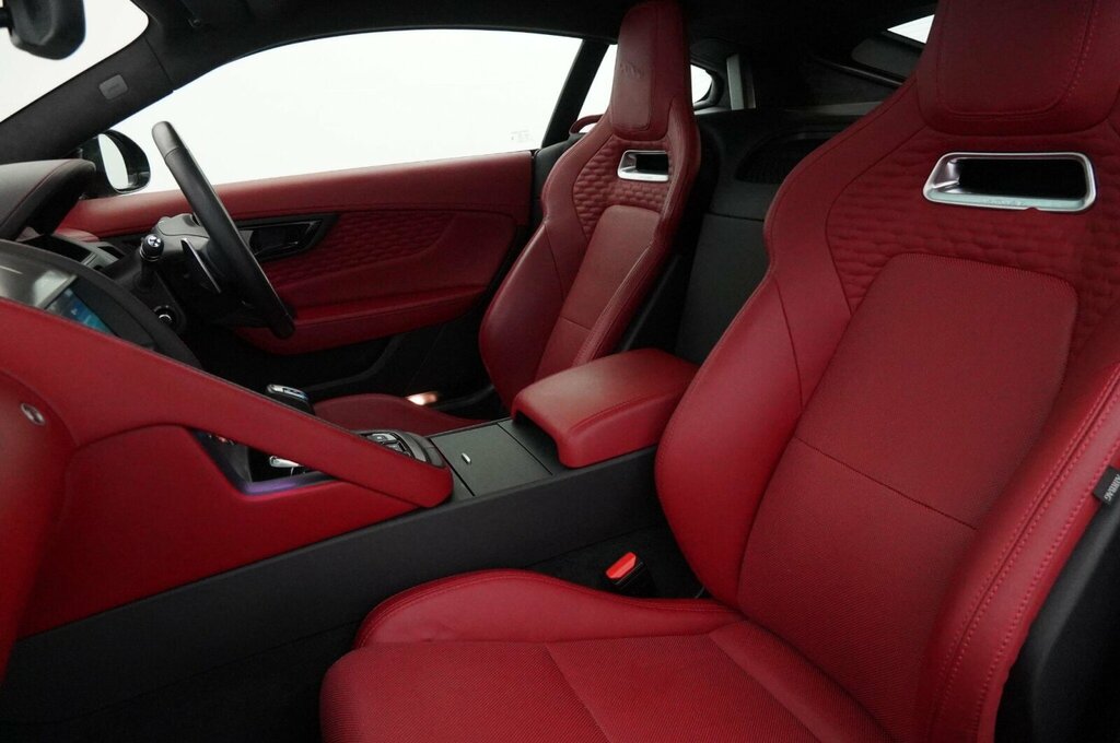 Jaguar F-Type 2.0 P300 R-dynamic Black #33