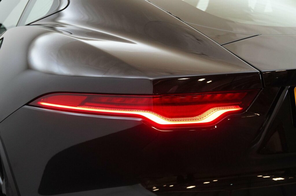 Jaguar F-Type 2.0 P300 R-dynamic Black #34