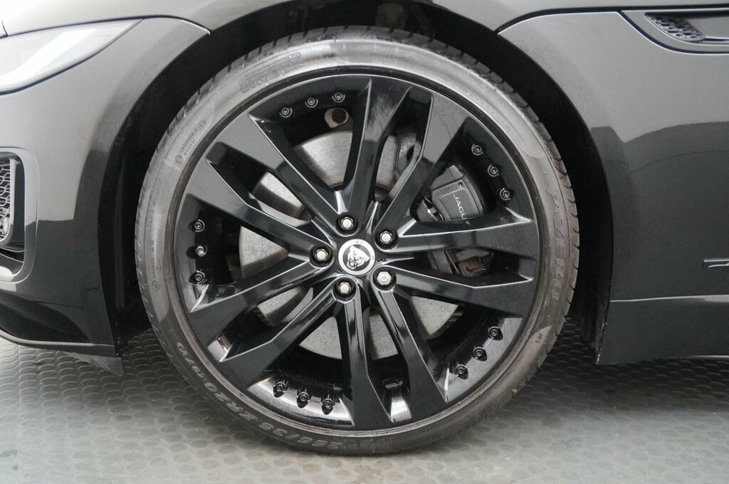 Jaguar F-Type 2.0 P300 R-dynamic Black #20