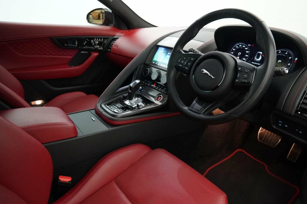 Jaguar F-Type 2.0 P300 R-dynamic Black #39