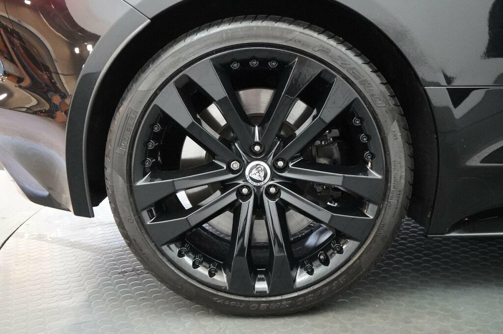 Jaguar F-Type 2.0 P300 R-dynamic Black #18