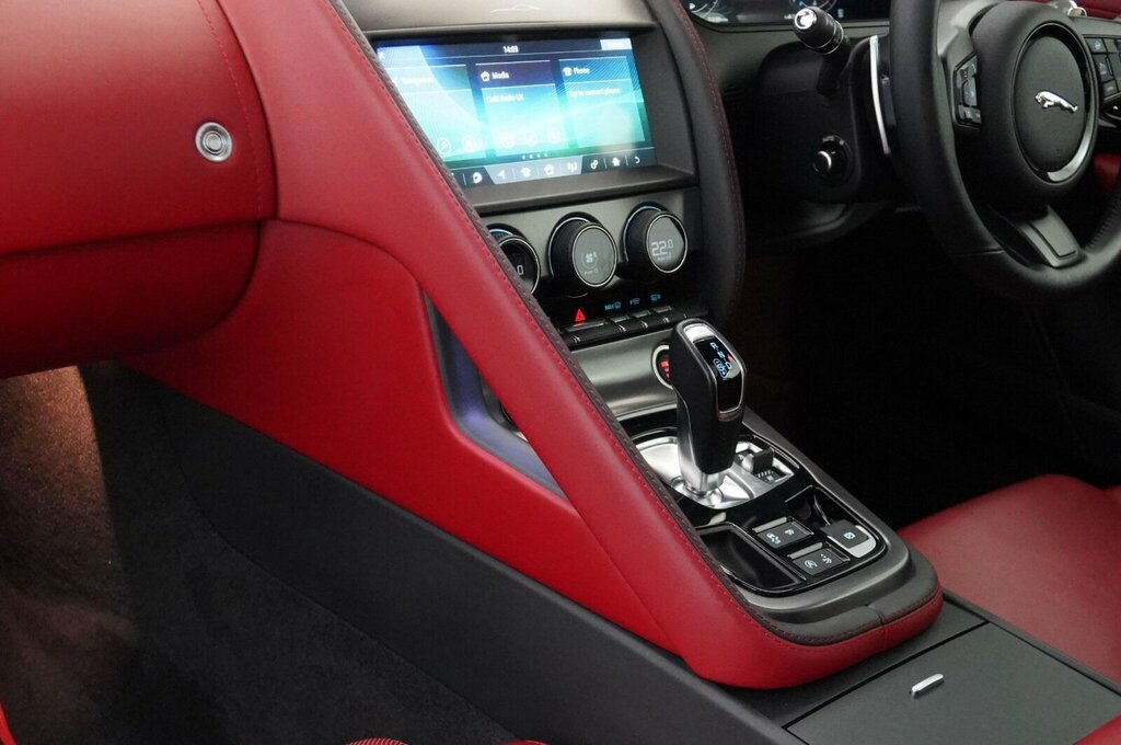 Jaguar F-Type 2.0 P300 R-dynamic Black #42