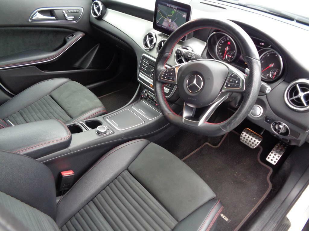 Mercedes-Benz GLA Class Gla 220 D 4Matic Amg Line Premium Plus White #3