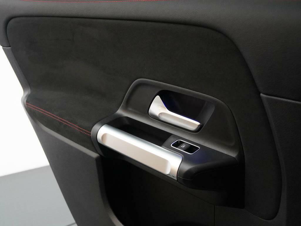 Mercedes-Benz GLB Class Suv White #35