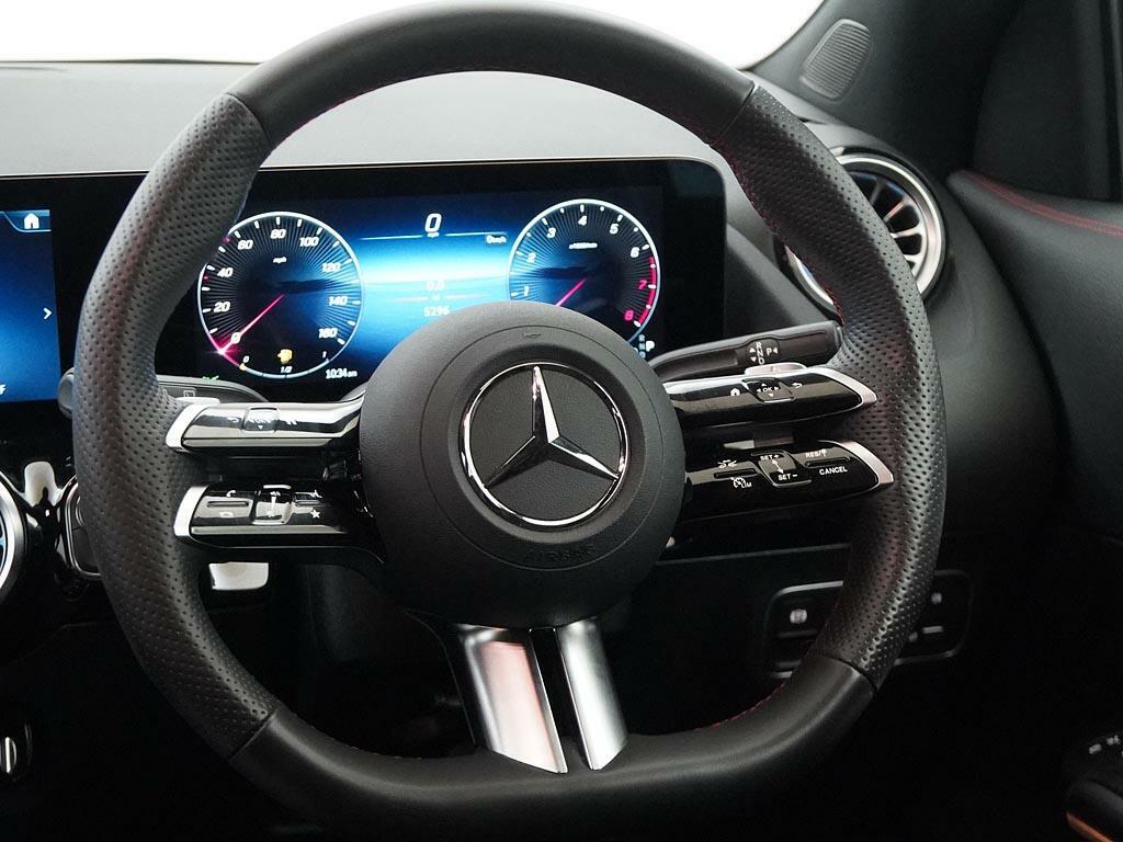 Mercedes-Benz GLA Class Gla 200 Amg Line Executive Black #35