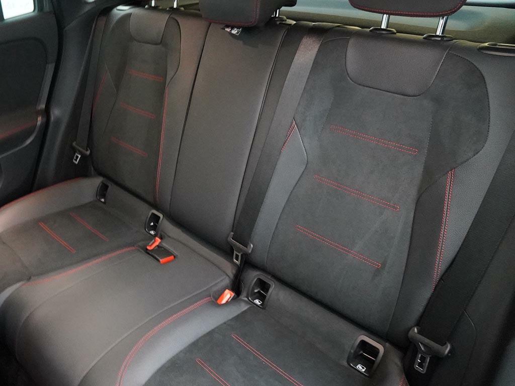 Mercedes-Benz GLA Class Gla 200 Amg Line Executive Black #33