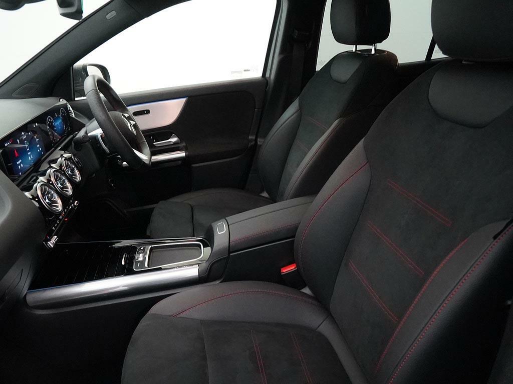Mercedes-Benz GLA Class Gla 200 Amg Line Executive Black #37