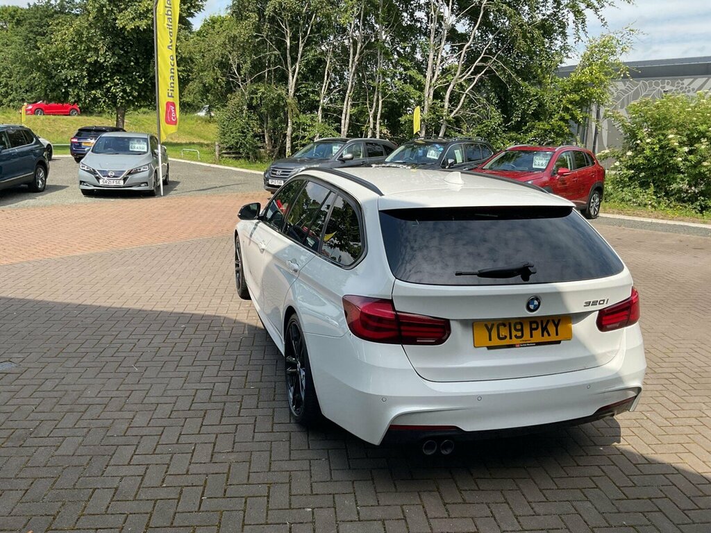 BMW 3 Series 2.0 320I M Sport Shadow Edition Touring Euro White