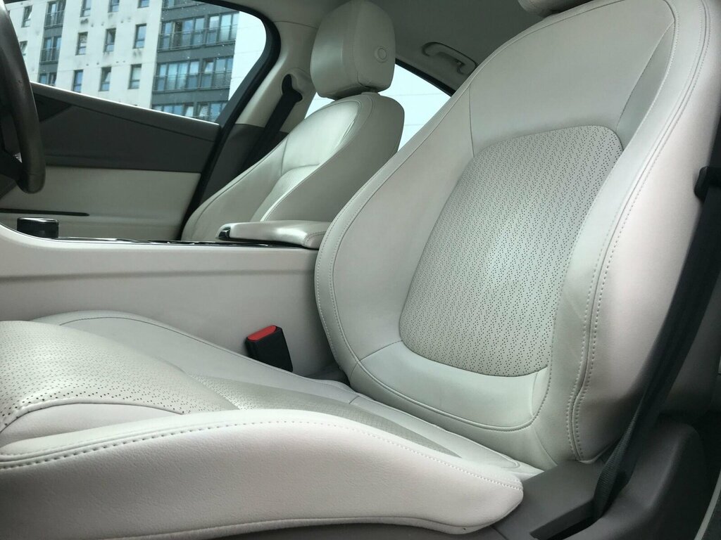 Jaguar XE S Black #22