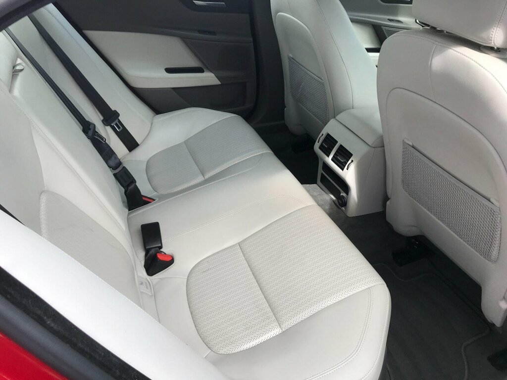 Jaguar XE S Black #25