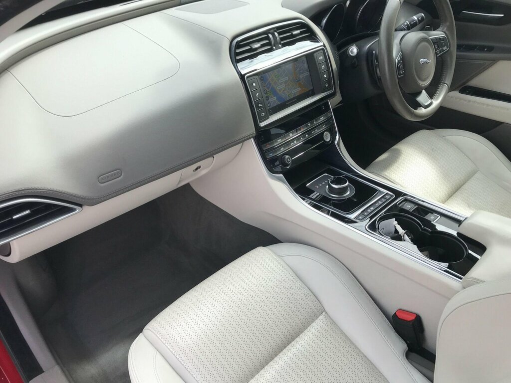 Jaguar XE S Black #24