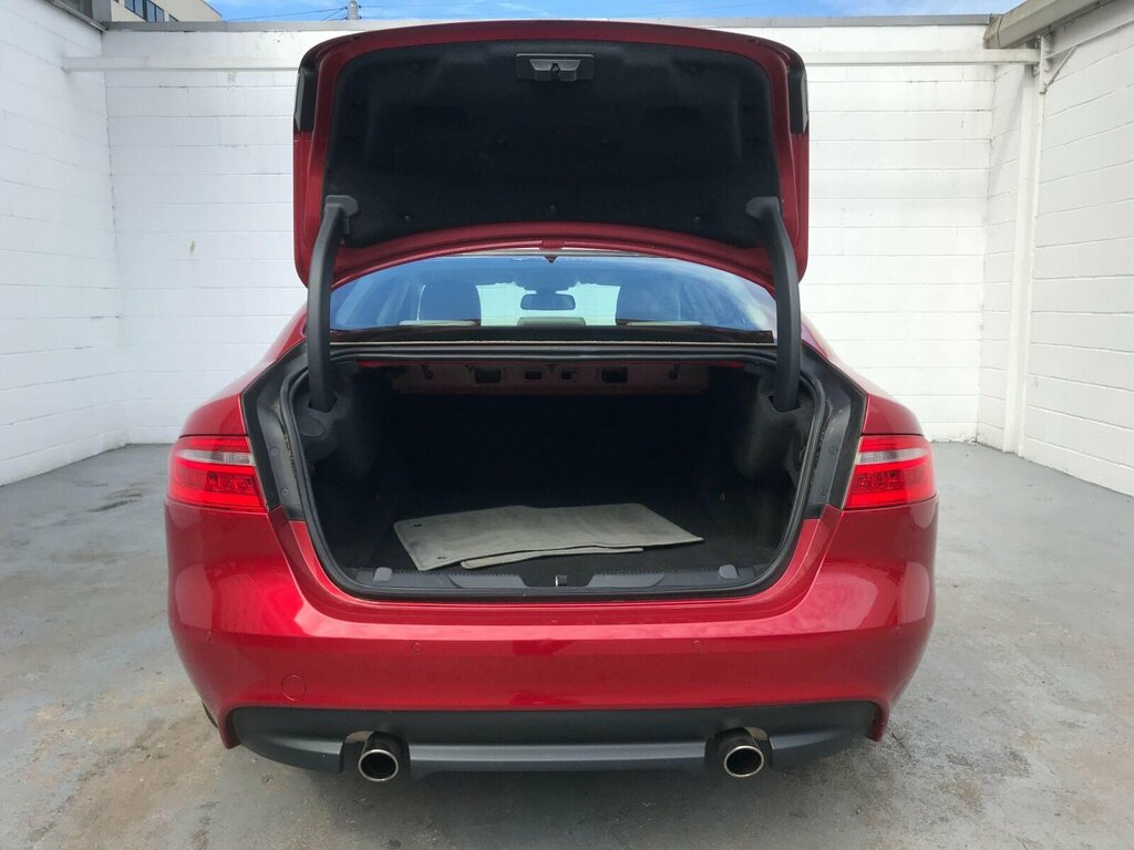 Jaguar XE S Black #13