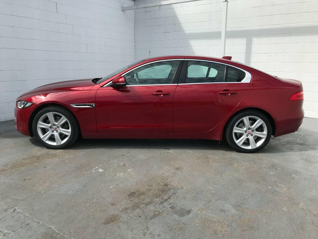 Jaguar XE S Black #9