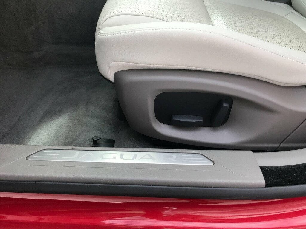 Jaguar XE S Black #48