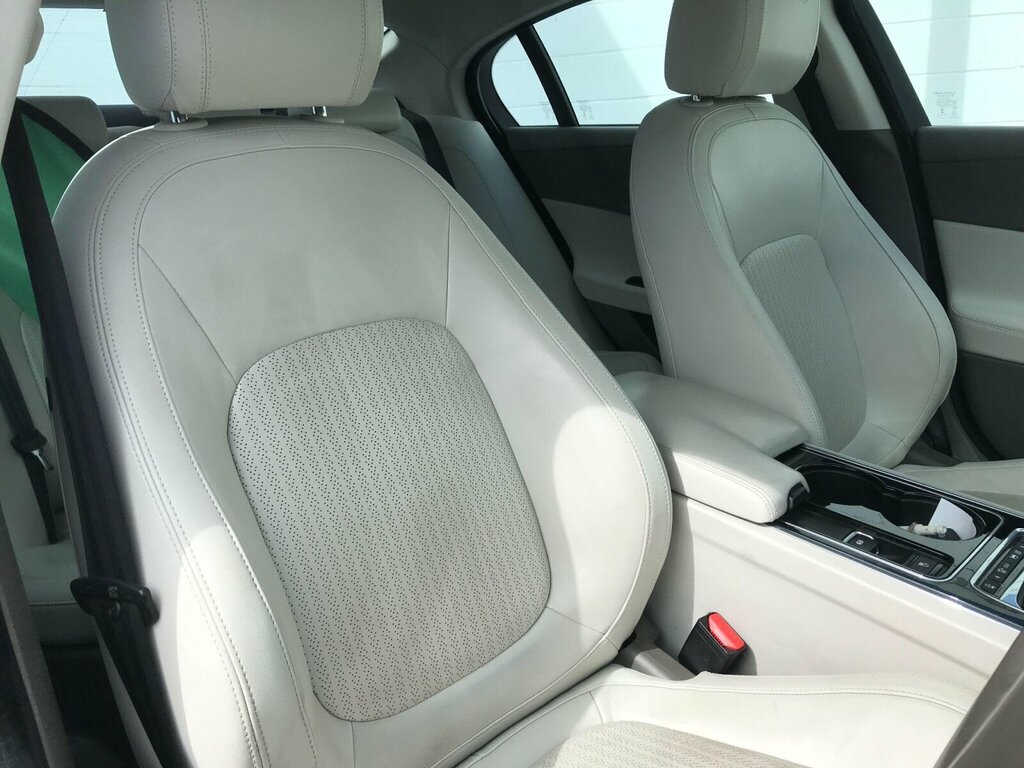 Jaguar XE S Black #20