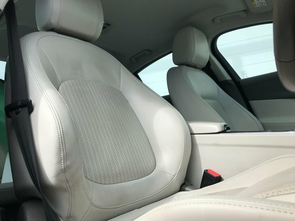 Jaguar XE S Black #19